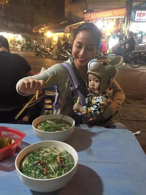 Ốc Thanh Vân cùng con trai quot;đón rétquot; ở Hà Nội - 3