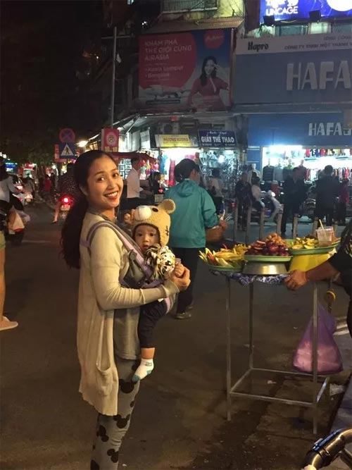 Ốc Thanh Vân cùng con trai quot;đón rétquot; ở Hà Nội - 4