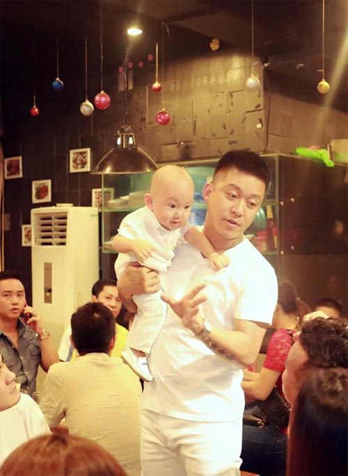 Ốc Thanh Vân cùng con trai quot;đón rétquot; ở Hà Nội - 7