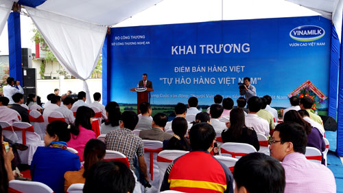 Vinamilk khai trương điểm bán hàng “tự hào hàng Việt Nam” - 1