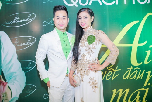 Việt Trinh thắm thiết ôm hôn Quách Tuấn Du - 1