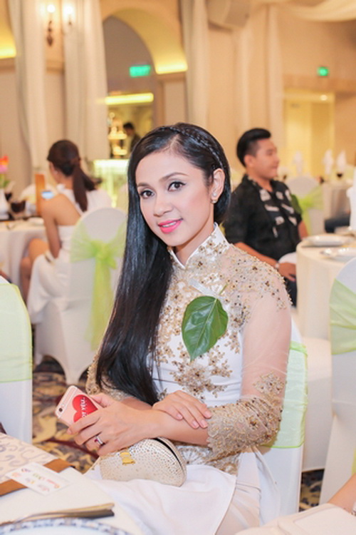Việt Trinh thắm thiết ôm hôn Quách Tuấn Du - 3