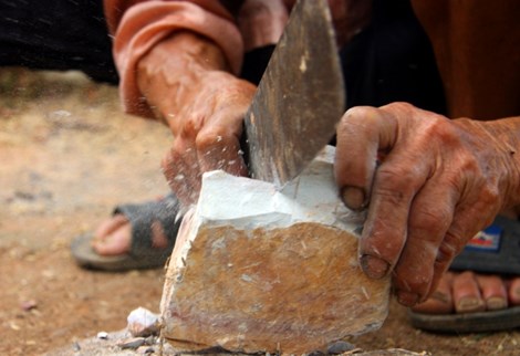 Gặp lại cặp vợ chồng duy nhất giữ tục ăn đất cổ xưa - 9