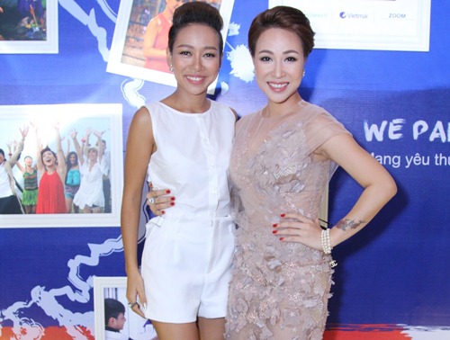 Uyên Linh tình cảm ôm Dũng quot;khùngquot; tại sự kiện - 9