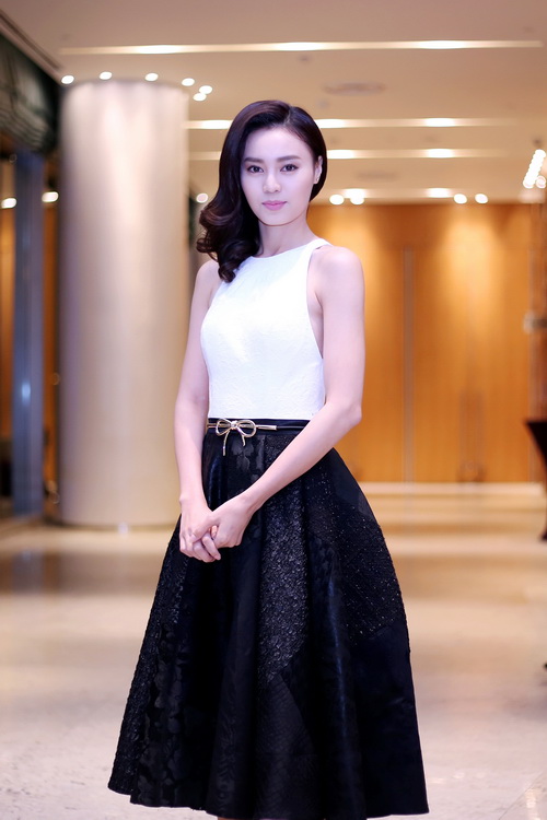 Lan Ngọc khó quot;lu mờquot; bên cạnh Nhã Phương - 3