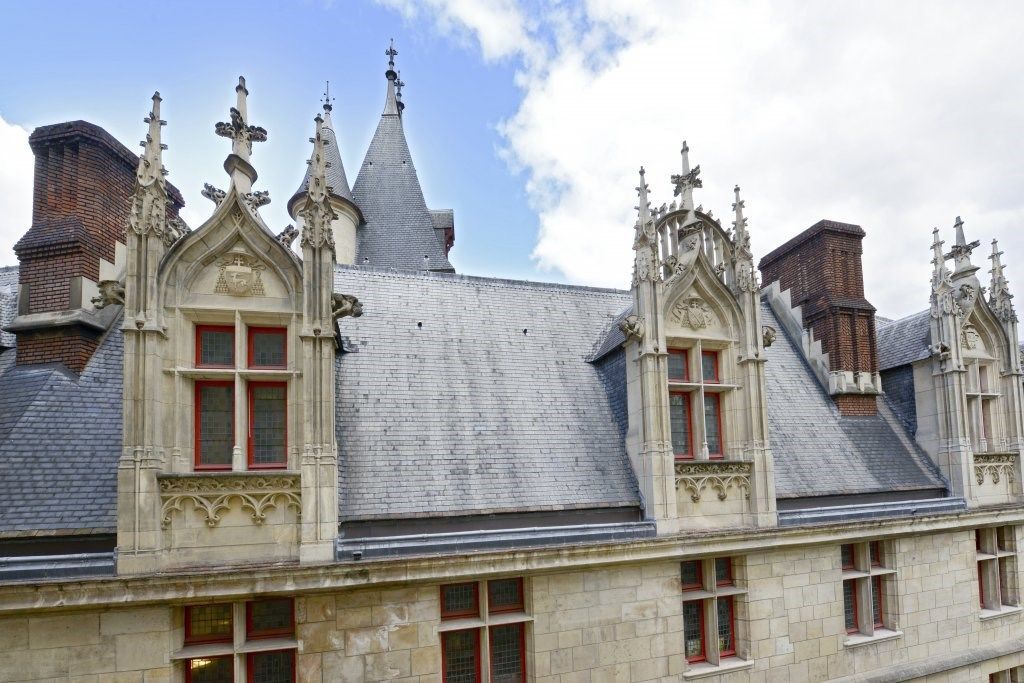 Mãn nhãn căn hộ hai tầng có góc nhìn đẹp nhất Paris - 1