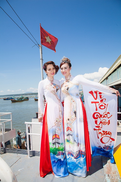Mai Thu Huyền quot;đội nắngquot; chụp hình ngoài đảo - 6