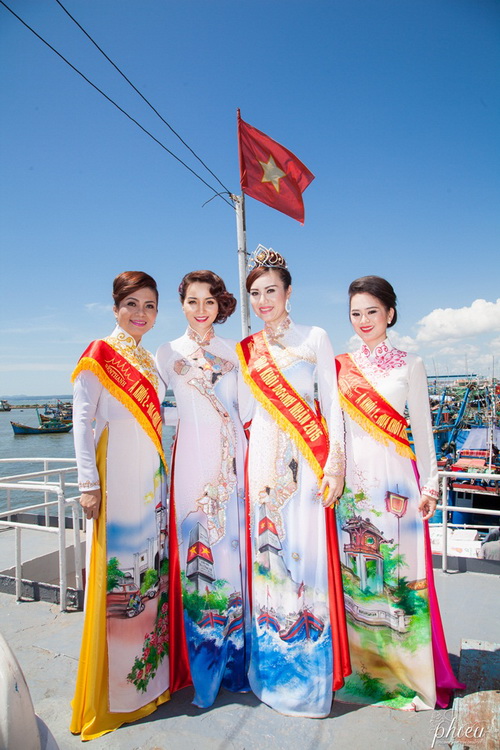 Mai Thu Huyền quot;đội nắngquot; chụp hình ngoài đảo - 7
