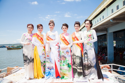 Mai Thu Huyền quot;đội nắngquot; chụp hình ngoài đảo - 9