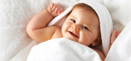 8 sai lầm mẹ thường mắc khi tắm cho bé sơ sinh mùa thu - 2