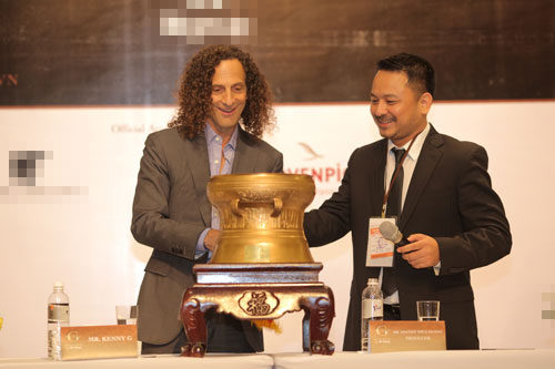Kenny G trực tiếp thổi saxophone hơn 1 phút tại họp báo - 8