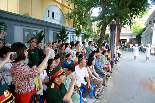 Độc đáo màn hướng dẫn rửa tay sát khuẩn bằng nhảy flashmob - 13