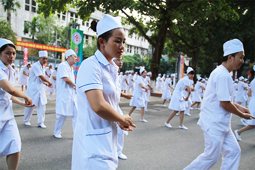 Độc đáo màn hướng dẫn rửa tay sát khuẩn bằng nhảy flashmob - 6