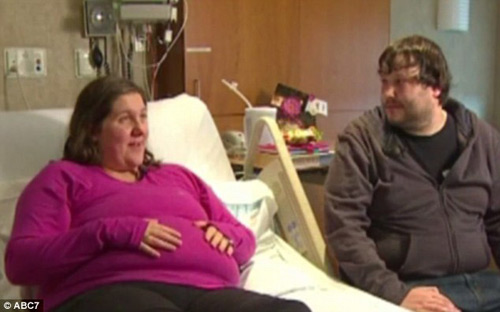 Chuyện lạ: Mẹ mang thai đôi bỗng sinh non một bé - 2