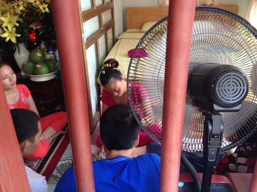 Tự xưng “công chúa” chữa bách bệnh bằng cách đấm bóp - 2