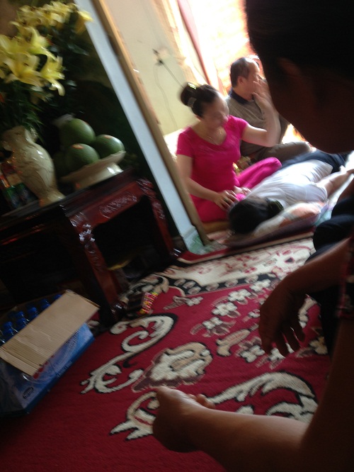 Tự xưng “công chúa” chữa bách bệnh bằng cách đấm bóp - 1