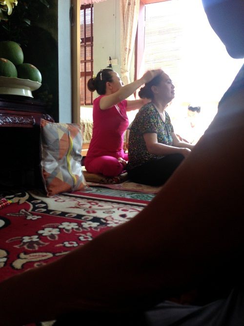 Tự xưng “công chúa” chữa bách bệnh bằng cách đấm bóp - 3