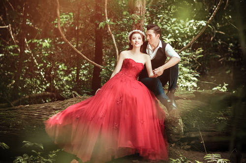 Siêu mẫu Ngọc Tình chụp ảnh cưới trong rừng sâu - 1