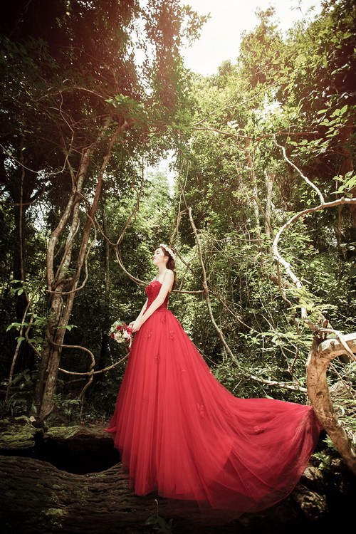 Siêu mẫu Ngọc Tình chụp ảnh cưới trong rừng sâu - 13