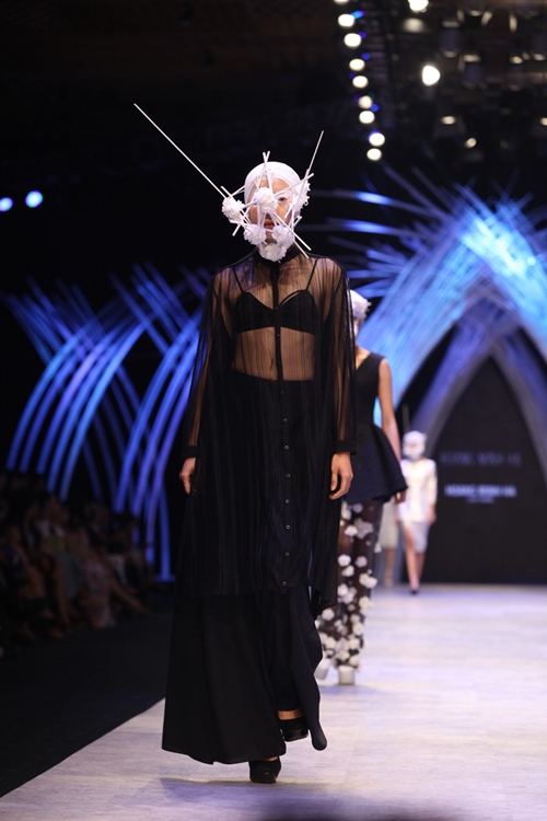 Hai NTK nam quot;khuấy đảoquot; sàn diễn ở đêm thứ 2 VIFW - 3