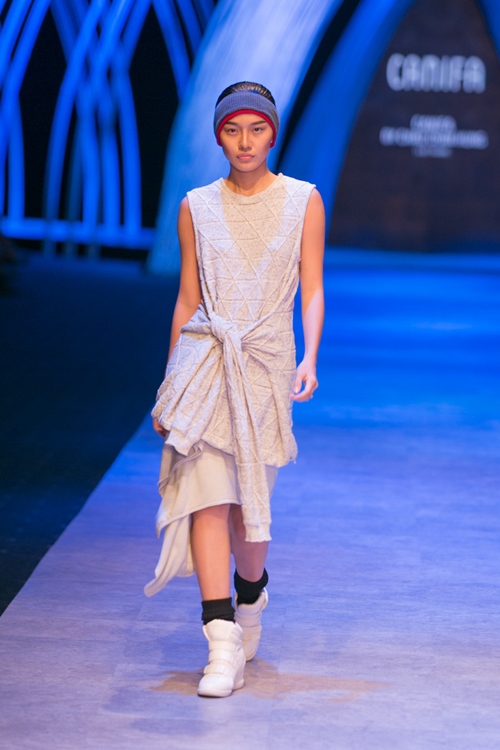 Hai NTK nam quot;khuấy đảoquot; sàn diễn ở đêm thứ 2 VIFW - 17