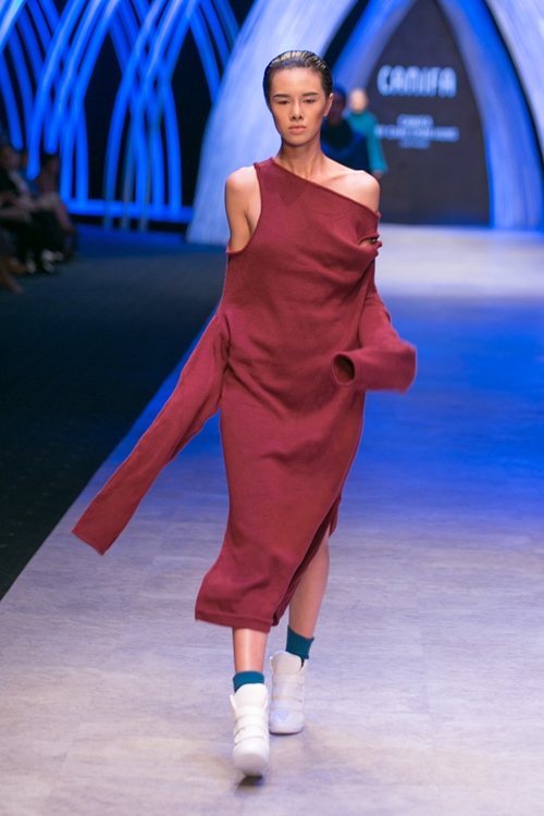 Hai NTK nam quot;khuấy đảoquot; sàn diễn ở đêm thứ 2 VIFW - 19