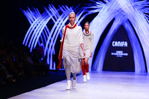 Hai NTK nam quot;khuấy đảoquot; sàn diễn ở đêm thứ 2 VIFW - 14