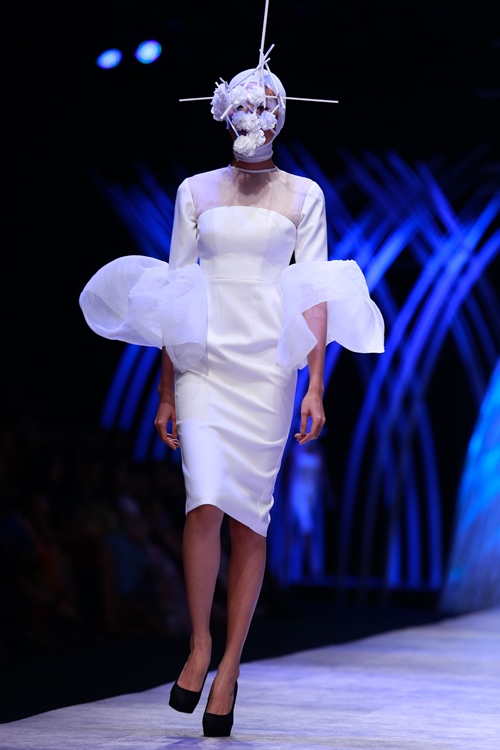 Hai NTK nam quot;khuấy đảoquot; sàn diễn ở đêm thứ 2 VIFW - 6