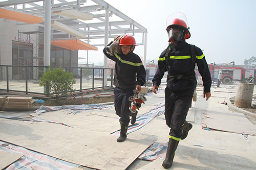 HN: Gần 600 người tham gia diễn tập phòng chống cháy nổ - 11