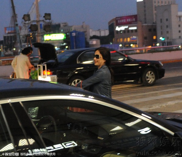 Cảnh sát đích thân hộ tống cho Lưu Diệc Phi - 6