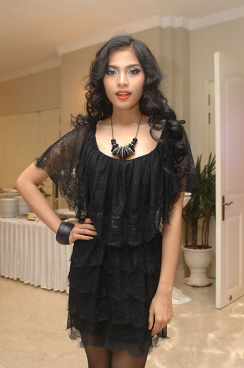 Trương Thị May tự quot;dìm hàngquot; vì lỗi trang điểm - 4