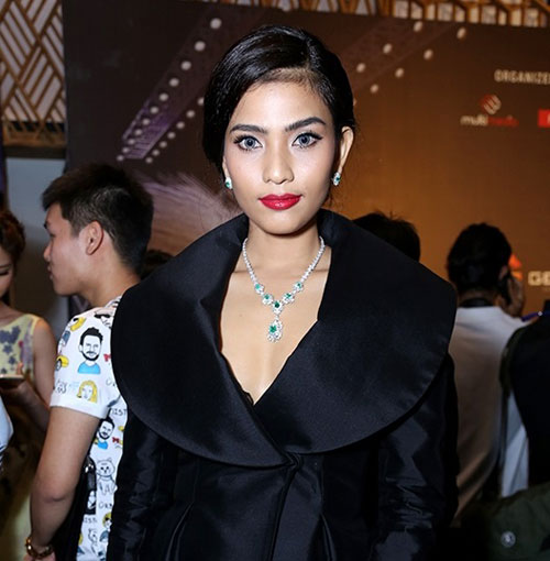 Trương Thị May tự quot;dìm hàngquot; vì lỗi trang điểm - 1