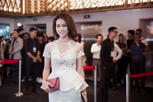 Diệp Bảo Ngọc được quot;trai lạquot; đưa đón trong đêm - 2