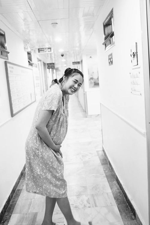 Bộ ảnh đi đẻ vẫn cười tươi rói của Á hậu Diễm Châu - 4