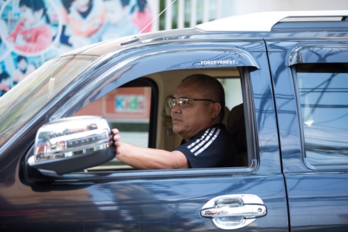 HH Kỳ Duyên được bố làm tài xế chở đi mua sắm - 1