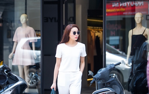 HH Kỳ Duyên được bố làm tài xế chở đi mua sắm - 10