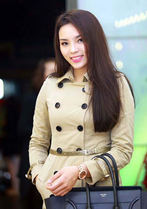 HH Kỳ Duyên nhận #039;gạch đá#039; vì lộ eo ngấn mỡ - 6