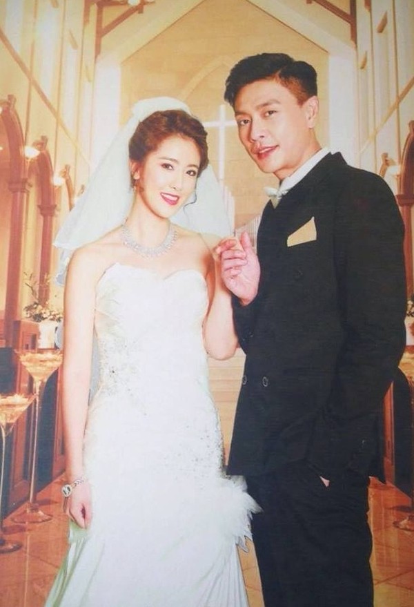 Triệu Vy Huỳnh Hiểu Minh tươi rói về thăm trường cũ - 12