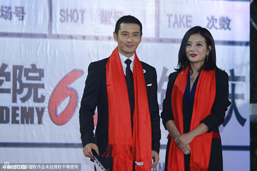 Triệu Vy Huỳnh Hiểu Minh tươi rói về thăm trường cũ - 2