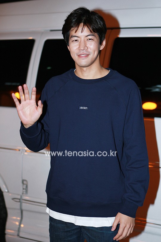 quot;Người đẹp khócquot; Choi Ji Woo lộ mặt bóng nhờn - 4