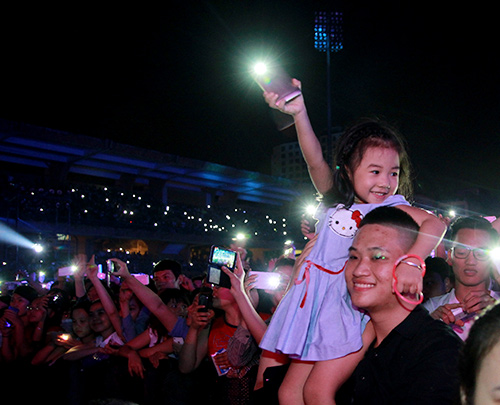 Trẻ Thủ đô quot;cuồng nhiệtquot; trong đêm nhạc miễn phí - 5