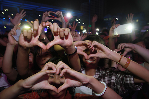 Trẻ Thủ đô quot;cuồng nhiệtquot; trong đêm nhạc miễn phí - 11
