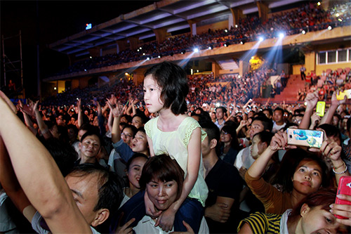 Trẻ Thủ đô quot;cuồng nhiệtquot; trong đêm nhạc miễn phí - 6