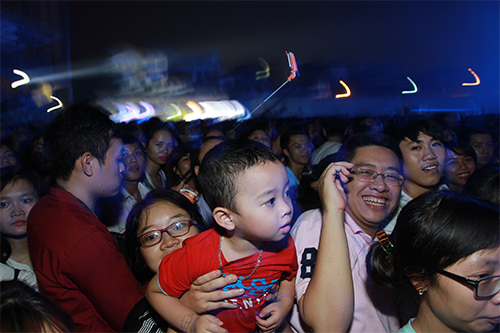 Trẻ Thủ đô quot;cuồng nhiệtquot; trong đêm nhạc miễn phí - 3