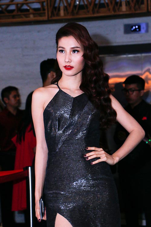 Tuần qua: Hà Hồ mặt trắng toát, Phạm Hương nhiều nếp nhăn - 10