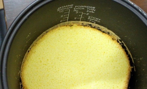 Làm bánh kem hoa hồng bằng nồi cơm điện tặng mẹ 20-10 - 6