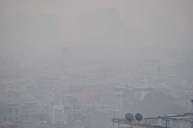 Ảnh: Hà Nội thoắt ẩn thoắt hiện trong sương mù mùa thu - 1