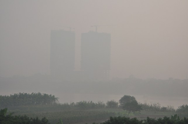 Ảnh: Hà Nội thoắt ẩn thoắt hiện trong sương mù mùa thu - 6