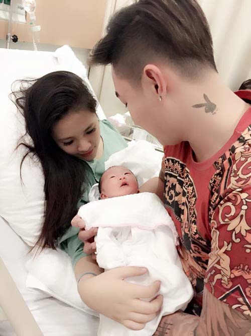 Hạnh phúc của mẹ xinh đẹp có chồng thích quot;làm việc đàn bàquot; - 11