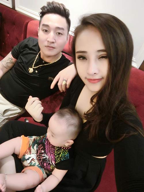 Hạnh phúc của mẹ xinh đẹp có chồng thích quot;làm việc đàn bàquot; - 12